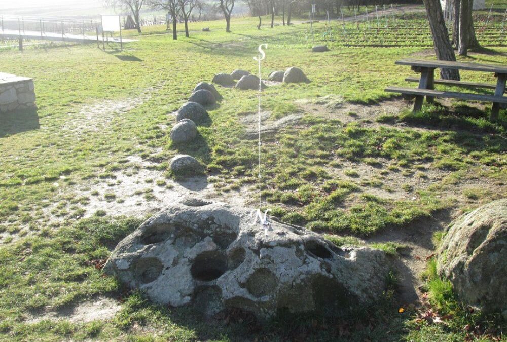 Heiliger Stein-keltská lunární symbolika v čedičových kamenných koulích?